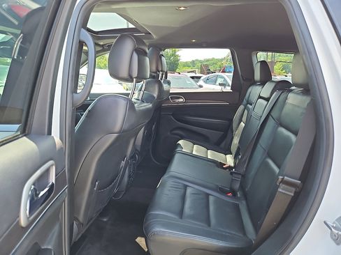 Used 2018 Jeep Grand Cherokee Limited AWD/4WD image 10