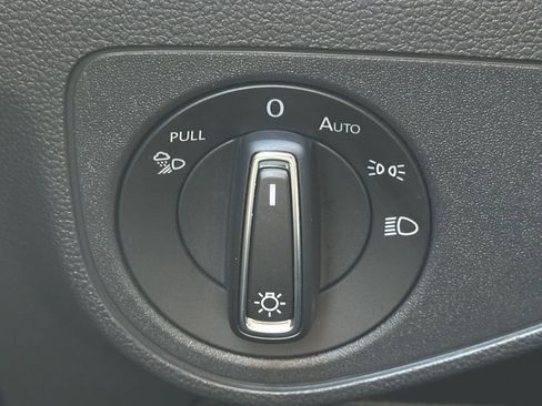 Used 2023 Volkswagen Atlas Cross Sport SE w/ Panoramic Sunroof Package image 19