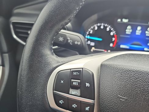 Used 2023 Ford Explorer XLT w/ Equipment Group 202A image 25