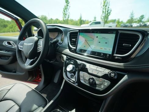 New 2026 Chrysler Pacifica Limited image 31