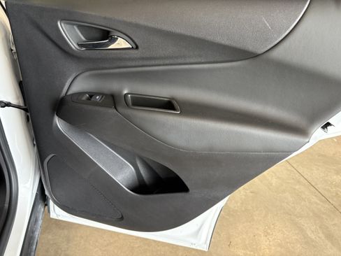 Used 2024 Chevrolet Equinox LT FWD image 31