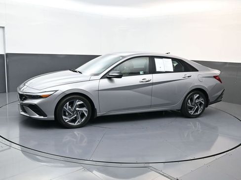 Certified 2025 Hyundai Elantra Sport image 7