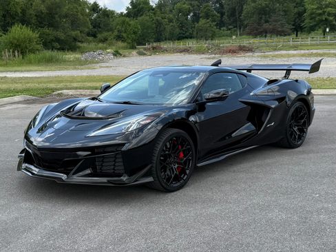 Used 2026 Chevrolet Corvette ZR1 w/ ZR1 Carbon Fiber Aero Package RWD image 2