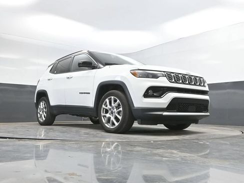 Used 2025 Jeep Compass Limited AWD/4WD image 47