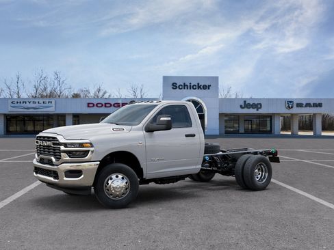 New 2026 RAM 3500 Big Horn AWD/4WD image 33