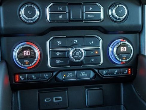 Certified 2022 GMC Yukon SLT w/ SLT Premium Package AWD/4WD image 29