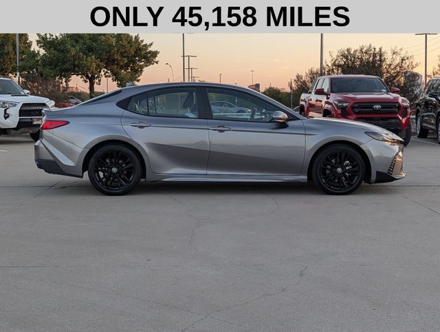 Used 2025 Toyota Camry SE FWD image 4