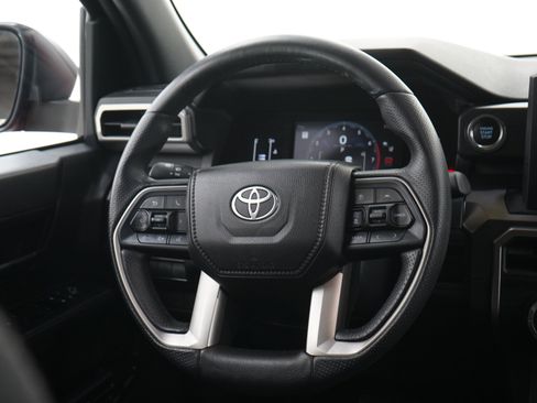 Used 2025 Toyota 4Runner SR5 AWD/4WD image 14