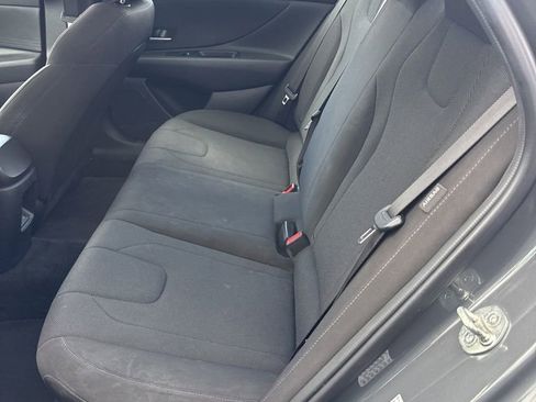 Used 2024 Hyundai Elantra SE FWD image 5