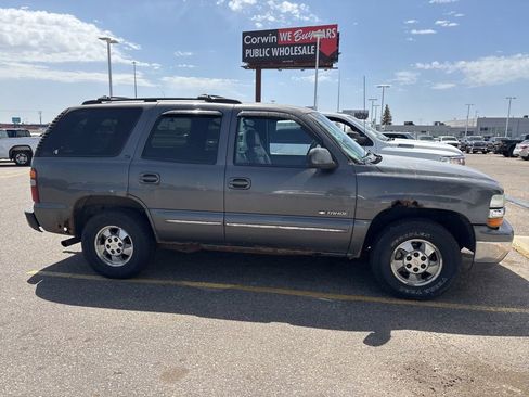 Used 2000 Chevrolet Tahoe LT w/ LT Preferred Equipment Group AWD/4WD image 3