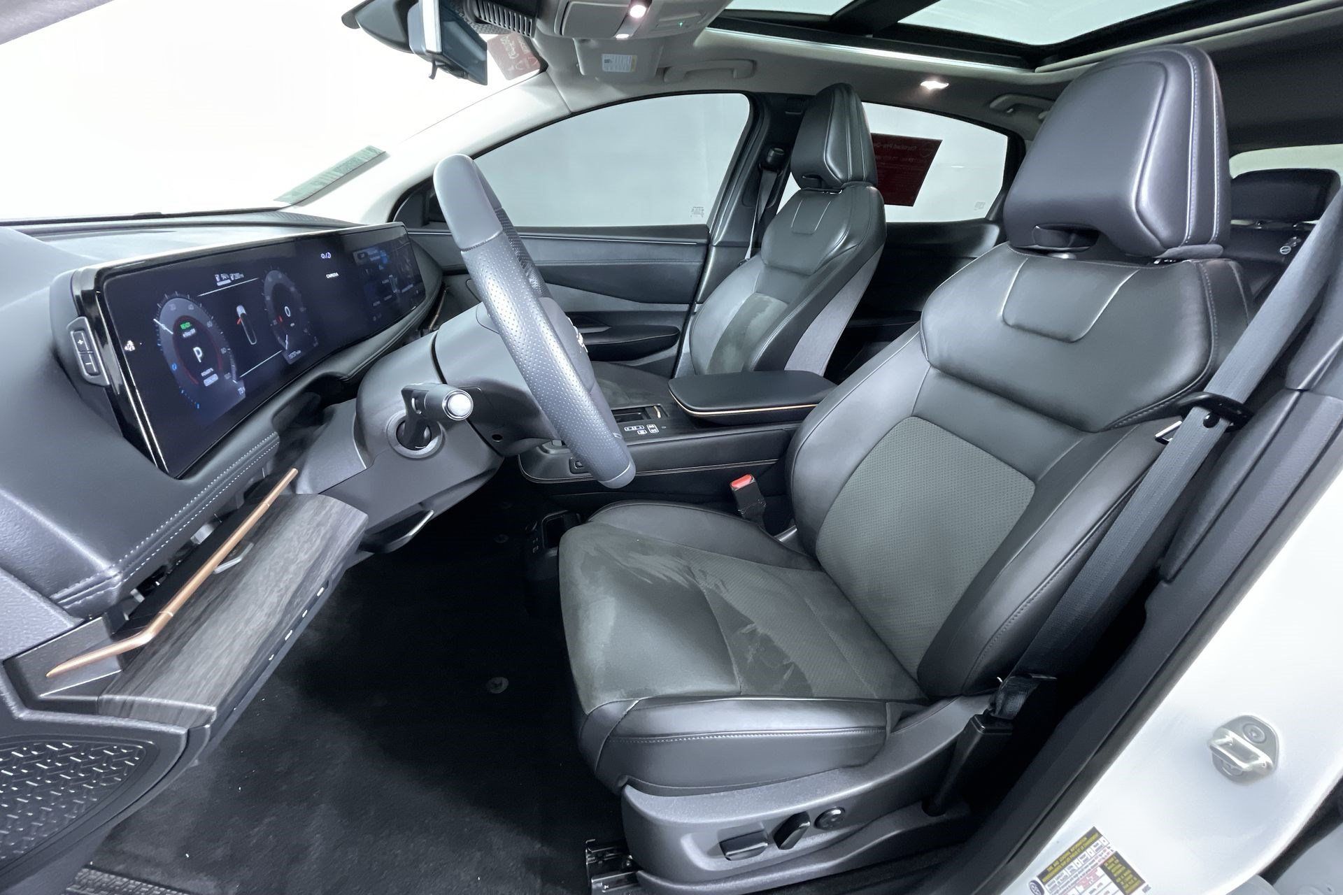 Certified 2024 Nissan Ariya AWD image 15