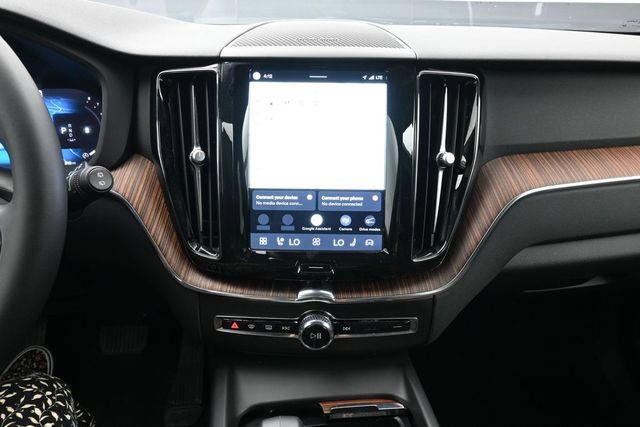 Used 2024 Volvo XC60 B5 Plus w/ Protection Package Premier AWD/4WD image 13