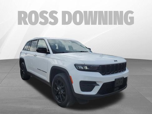 Used 2025 Jeep Grand Cherokee Altitude AWD/4WD image 3