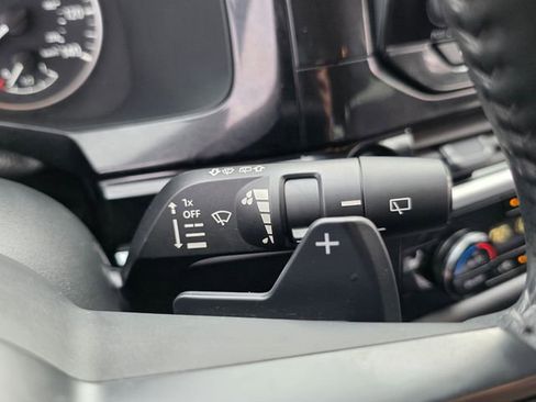 Used 2025 Nissan Pathfinder SV FWD image 37