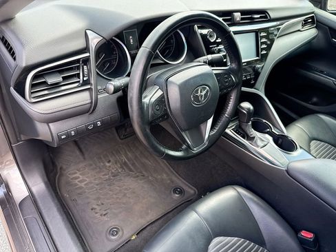 Used 2020 Toyota Camry SE FWD image 10