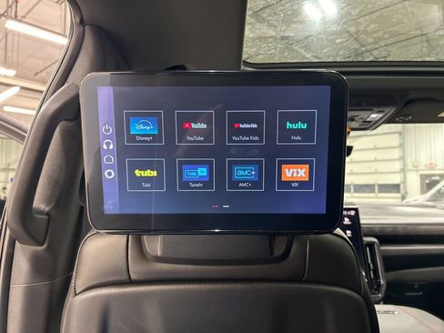 Used 2025 GMC Yukon AT4 Ultimate image 32