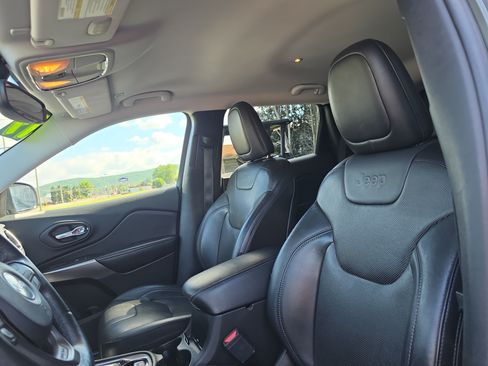 Used 2019 Jeep Cherokee Limited AWD/4WD image 11