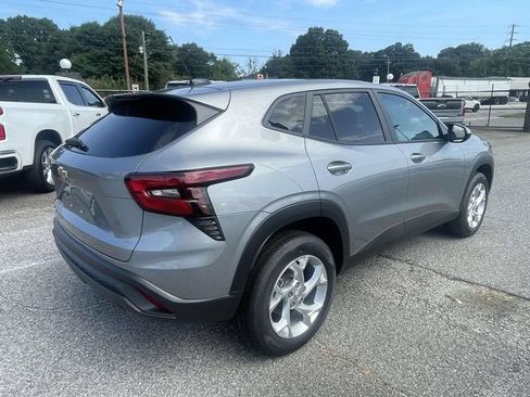 New 2026 Chevrolet Trax LS w/ LS Convenience Package FWD image 3