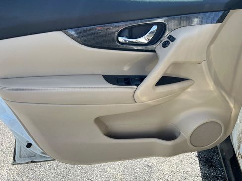 Used 2016 Nissan Rogue SL w/ SL Premium Package FWD image 21