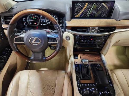 Used 2021 Lexus LX 570 4WD w/ Luxury Package image 47