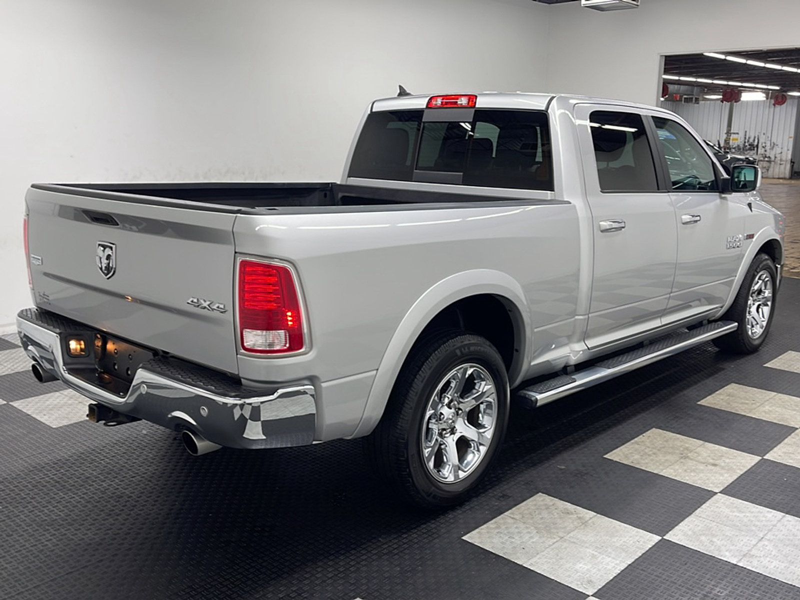 Used 2017 RAM 1500 Laramie w/ Convenience Group AWD/4WD image 19