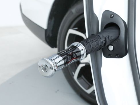 Used 2023 Rolls-Royce Cullinan Black Badge w/ Dark Exterior Package image 23