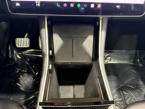 Used 2021 Tesla Model Y Standard Range image 34