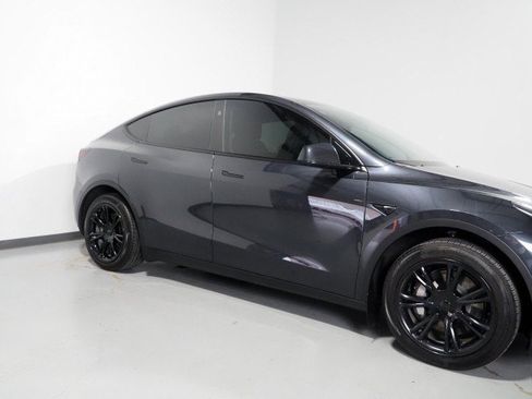 Used 2024 Tesla Model Y 2WD image 48