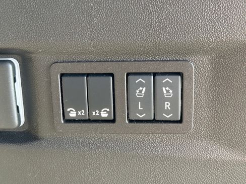 Used 2025 Chevrolet Tahoe High Country RWD image 14