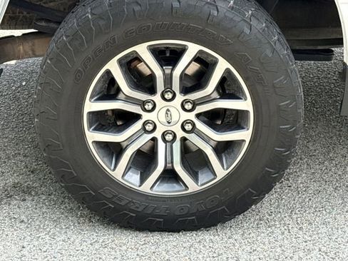 Used 2022 Ford F150 Lariat w/ Trailer Tow Package image 10