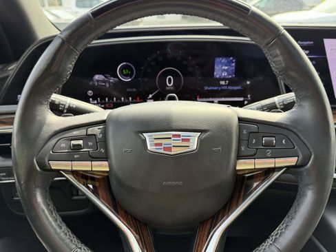 Used 2022 Cadillac Escalade ESV Premium Luxury AWD/4WD image 28