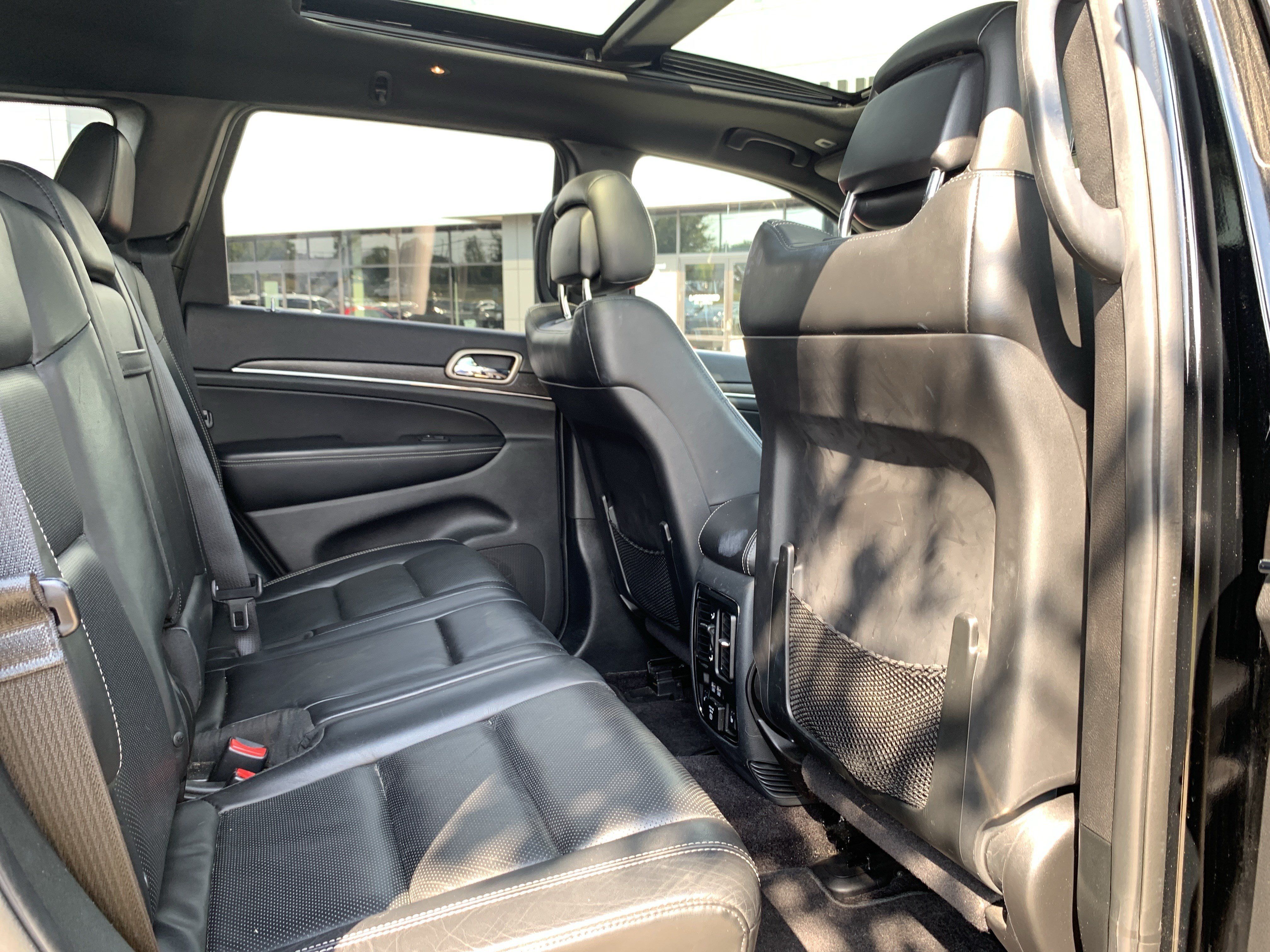 Used 2017 Jeep Grand Cherokee Limited w/ Luxury Group II AWD/4WD image 33