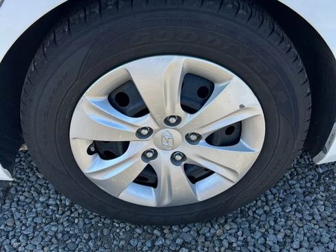 Used 2016 Hyundai Elantra SE image 25