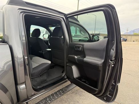 Used 2022 Toyota Tacoma TRD Sport w/ Technology Package AWD/4WD image 38