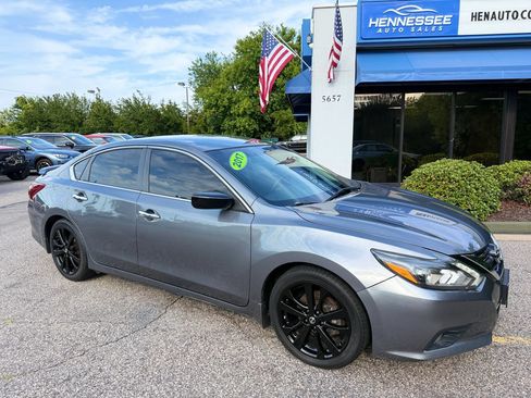 Used 2017 Nissan Altima 2.5 SR w/ Midnight Edition Package FWD image 27