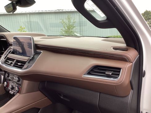 Used 2023 Chevrolet Suburban High Country w/ Premium Package 2 image 17