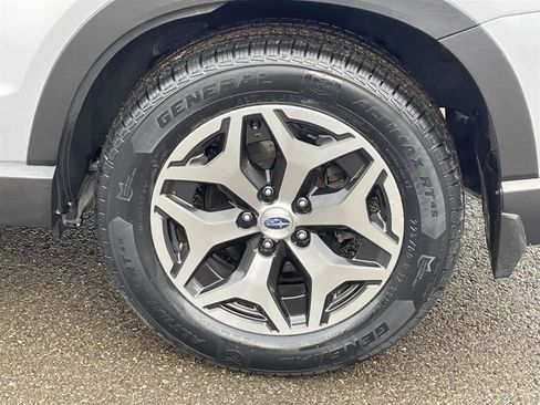 Used 2022 Subaru Forester Premium image 11