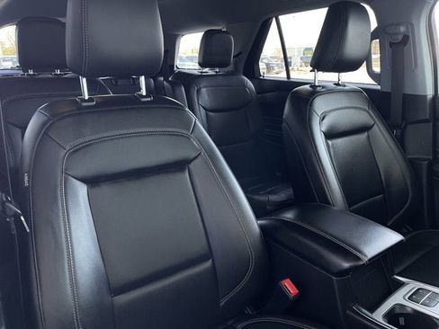 Used 2022 Ford Explorer XLT w/ Equipment Group 202A image 22