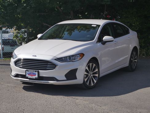 Used 2020 Ford Fusion SE AWD/4WD image 2