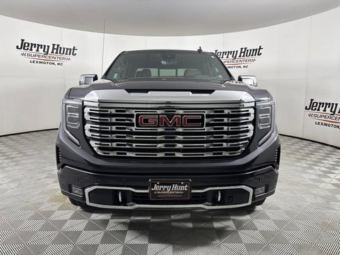 Used 2023 GMC Sierra 1500 Denali w/ Technology Package AWD/4WD image 2
