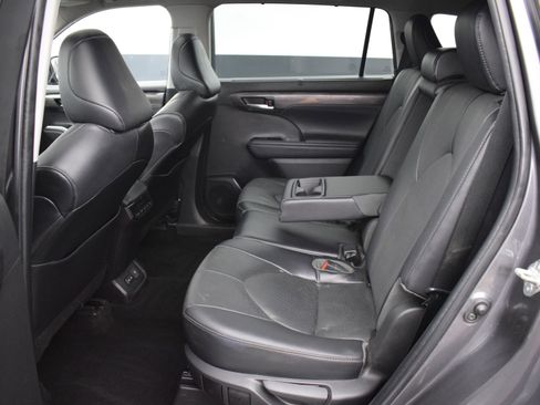 Used 2022 Toyota Highlander Limited image 15