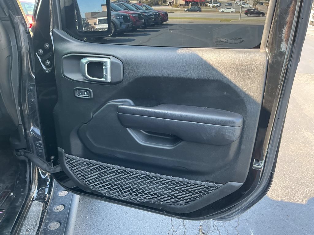 Used 2021 Jeep Wrangler Unlimited Rubicon AWD/4WD image 17