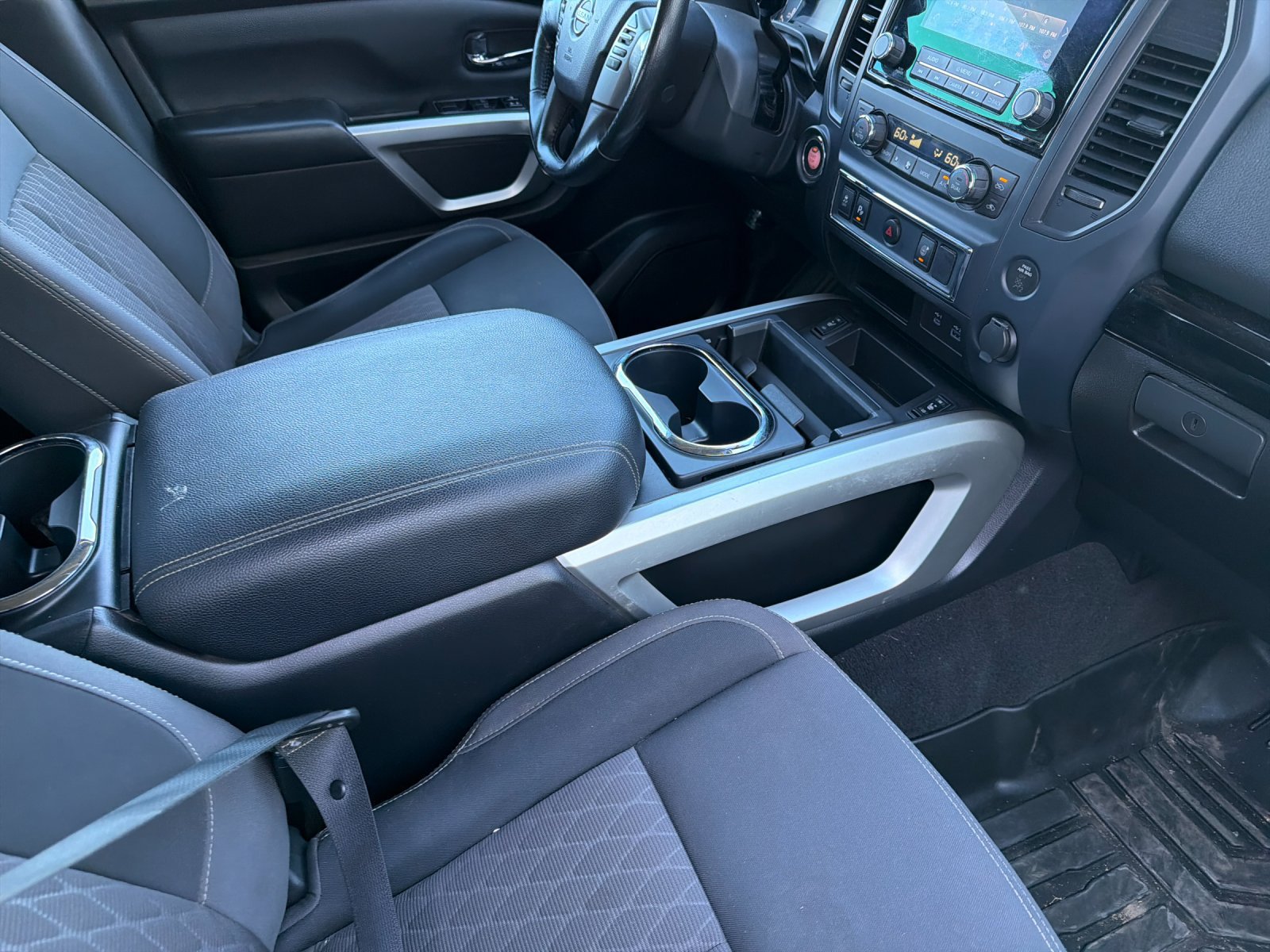 Used 2024 Nissan Titan SV w/ SV Convenience Package RWD image 16