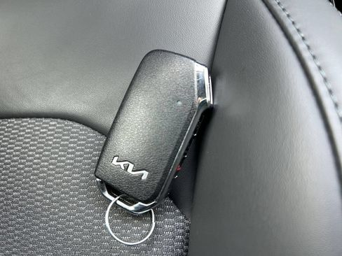 Used 2023 Kia Niro EX FWD image 32