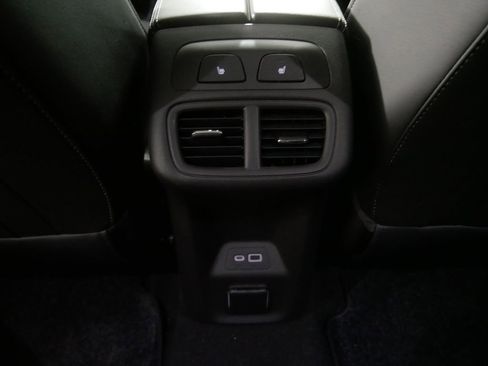 Used 2023 Buick Envision Avenir AWD/4WD image 21