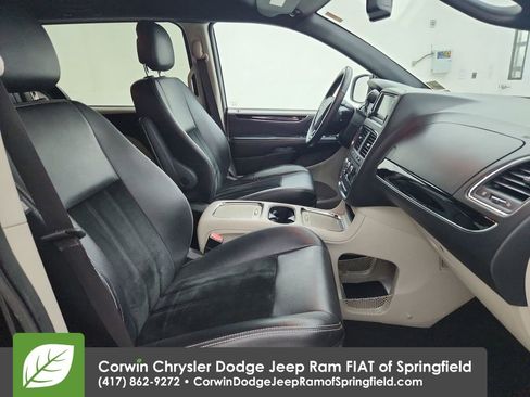 Certified 2017 Dodge Grand Caravan SXT image 33