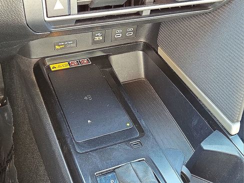 Used 2025 Toyota Camry SE image 31