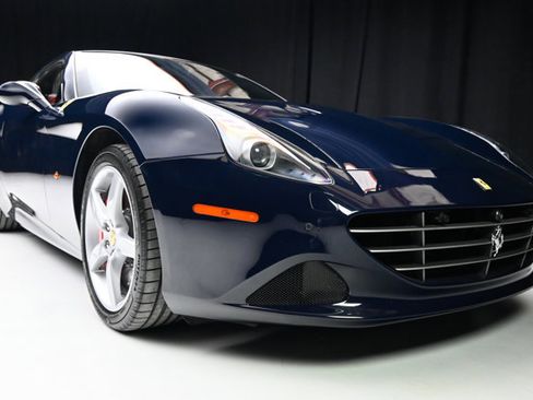 Used 2016 Ferrari California T image 42
