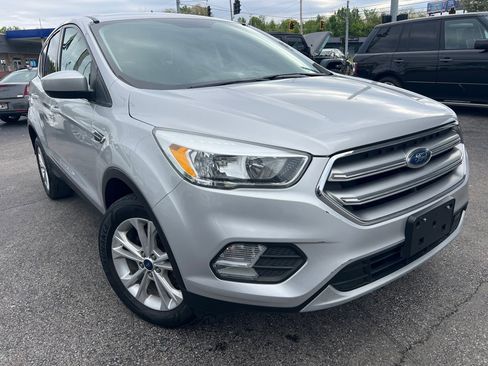 Used 2017 Ford Escape SE w/ SE Cold Weather Package AWD/4WD image 4