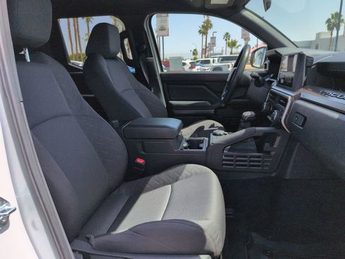 Used 2025 Toyota Tacoma SR5 AWD/4WD image 17